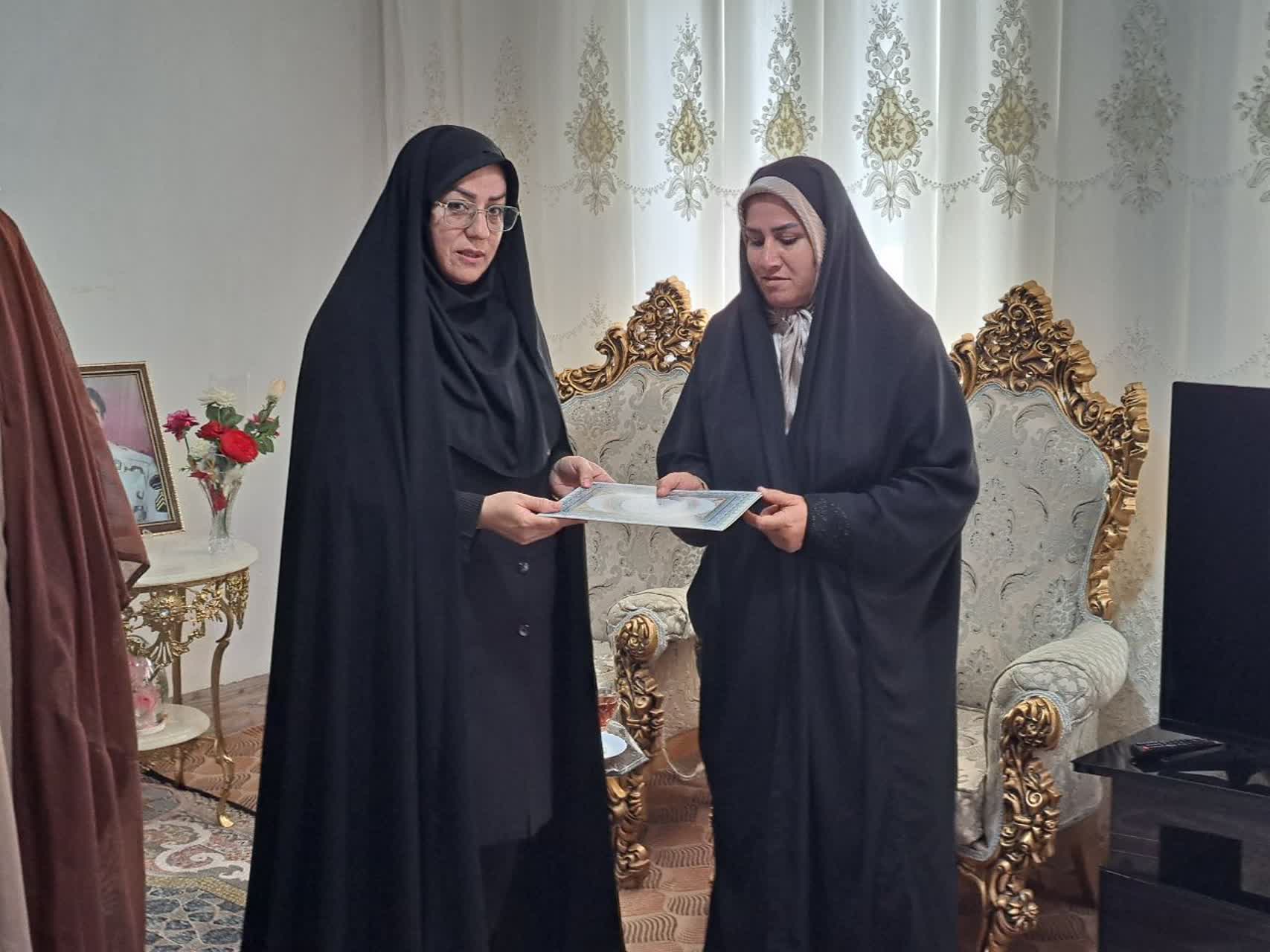 تجلیل فرماندار پلدشت از خانواده شهید والامقام مهدی حسین‌زاده در هفته فراجا