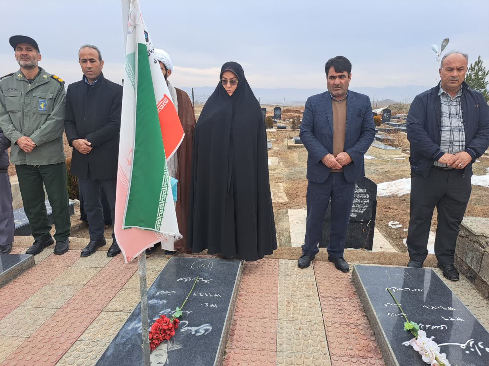 بمناسبت بزرگداشت ایام الله دهه مبارک فجر، آیین غبارروبی و عطرافشانی مزار شهدای شهر نازک برگزار شد