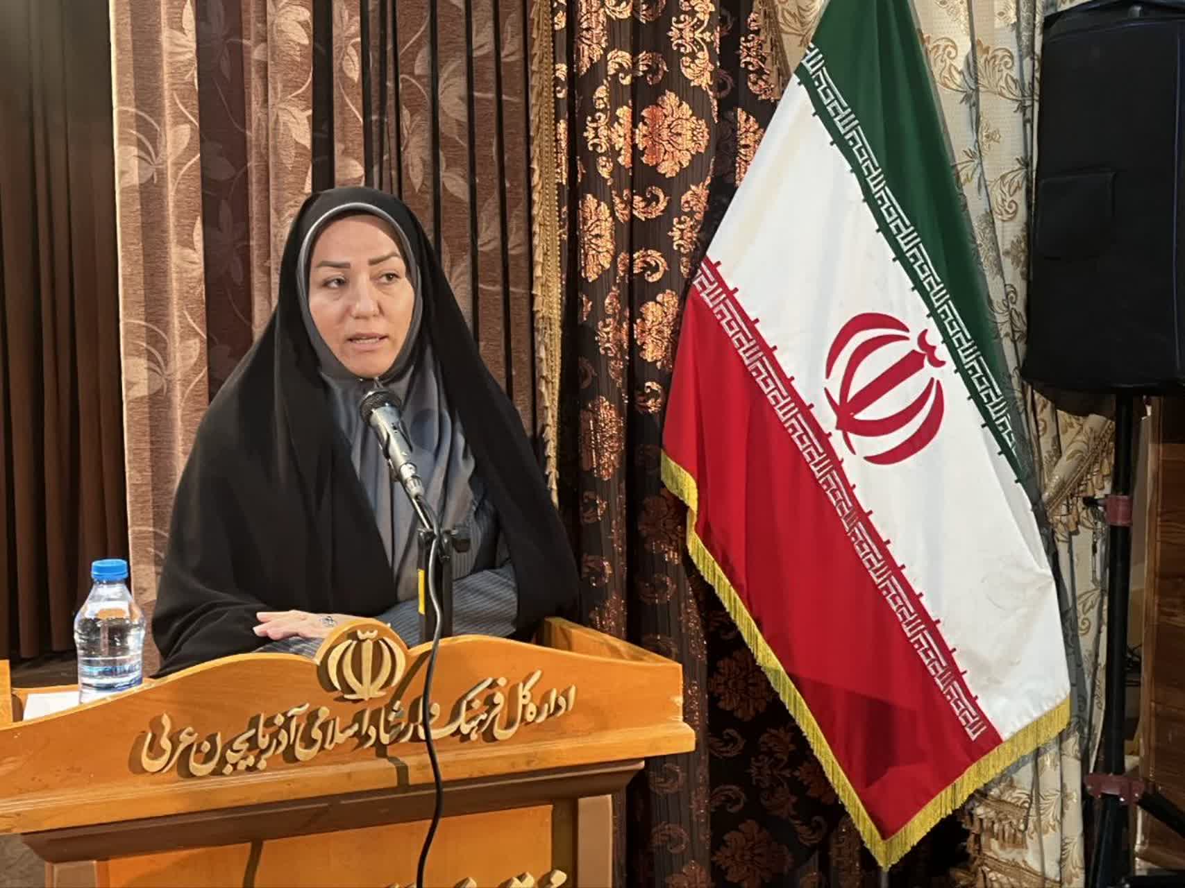 نقش معلم تنها در انتقال دانش خلاصه نمی‌شود، بلکه آنان معماران شخصیت و اخلاق نسل آینده‌اند