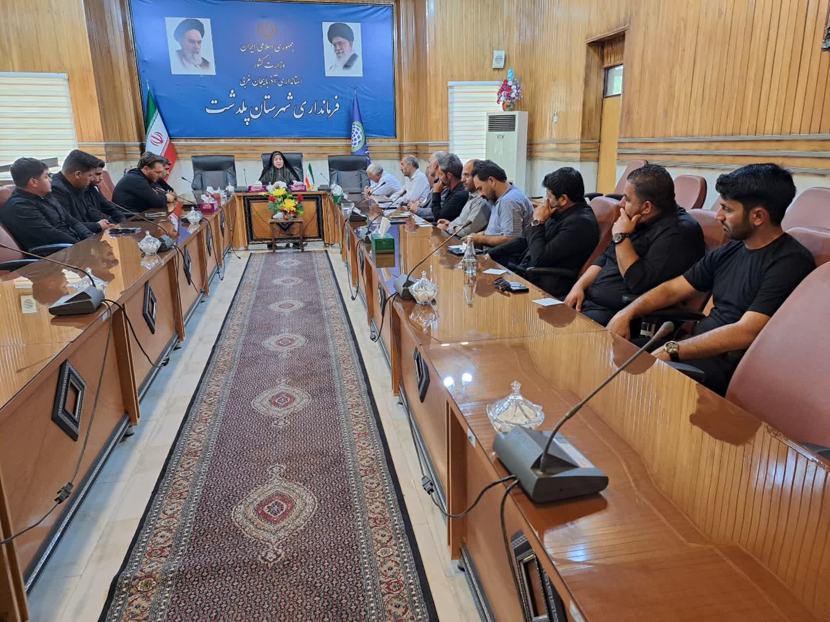 نشست فرماندار پلدشت با مسئولان و مداحان هیئت‌های مذهبی شهرستان برگزار شد