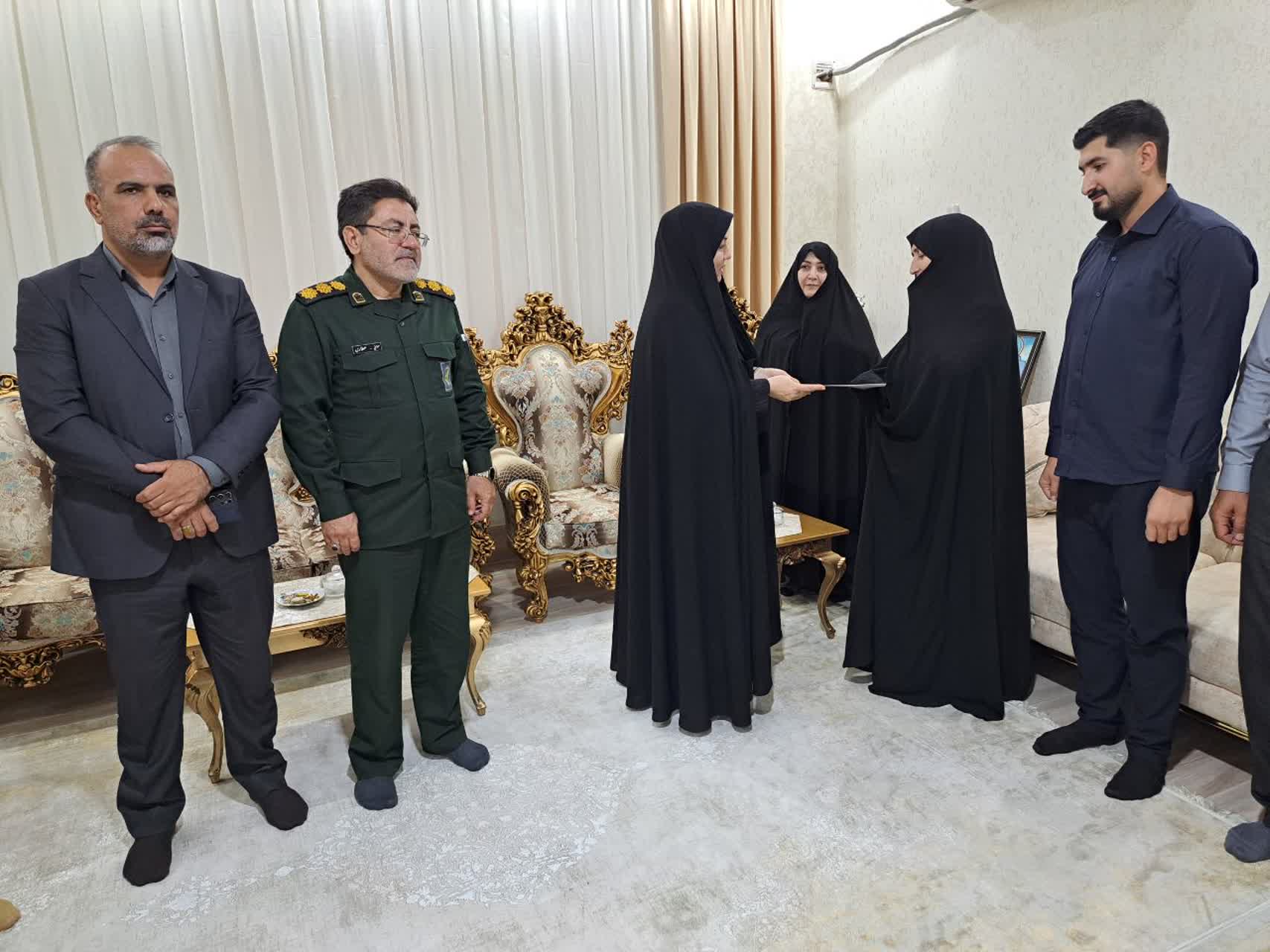 دیدار فرماندار پلدشت با همسر شهید والامقام مصطفی فردوسی مصرکانلو