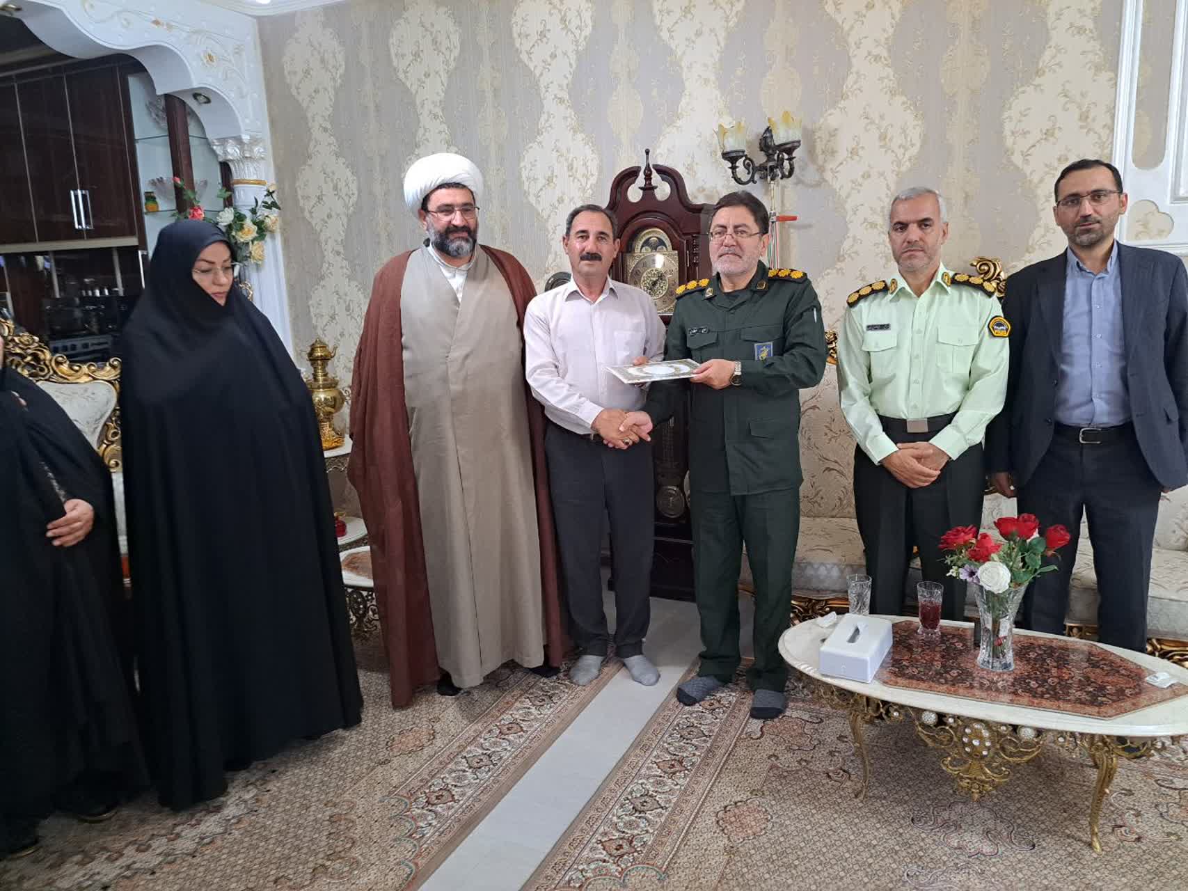 دیدار فرماندار پلدشت با آزاده سرافراز «علی خدنگ»؛ آزادگان اسطوره‌های صبر و استقامت نظام اسلامی هستند