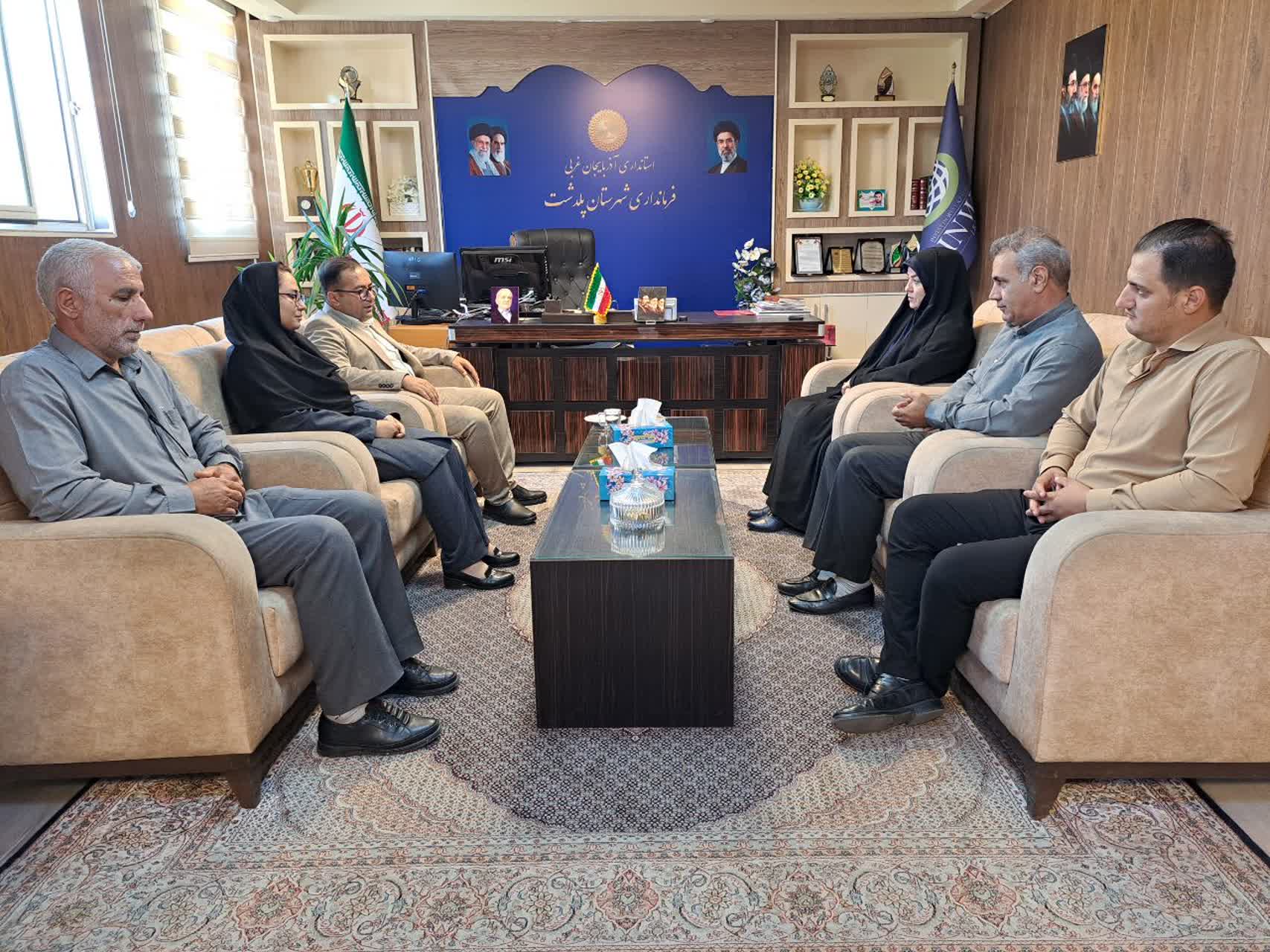 دیدار مدیر و کارکنان امور منابع آب با فرماندار پلدشت