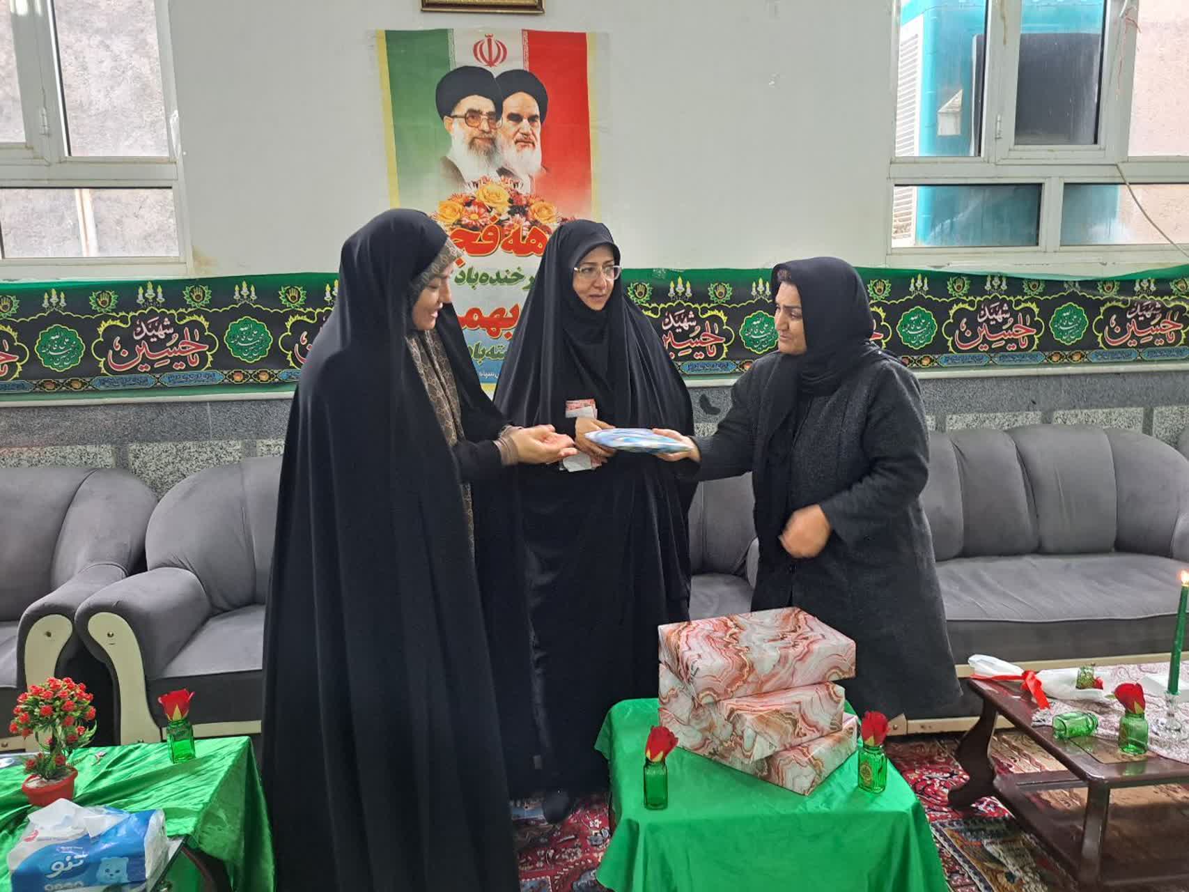 جشنواره غذاهای سنتی و نمایشگاه صنایع دستی بانوان کارآفرین پلدشت برگزار شد