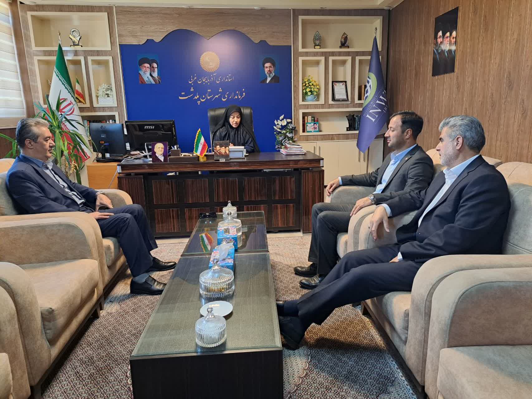 فرماندار شهرستان پلدشت، در نشستی با رؤسای گمرک، پایانه مرزی و انبارهای عمومی، آخرین وضعیت مسائل و مشکلات حوزه مرزی را مورد بررسی قرار داد