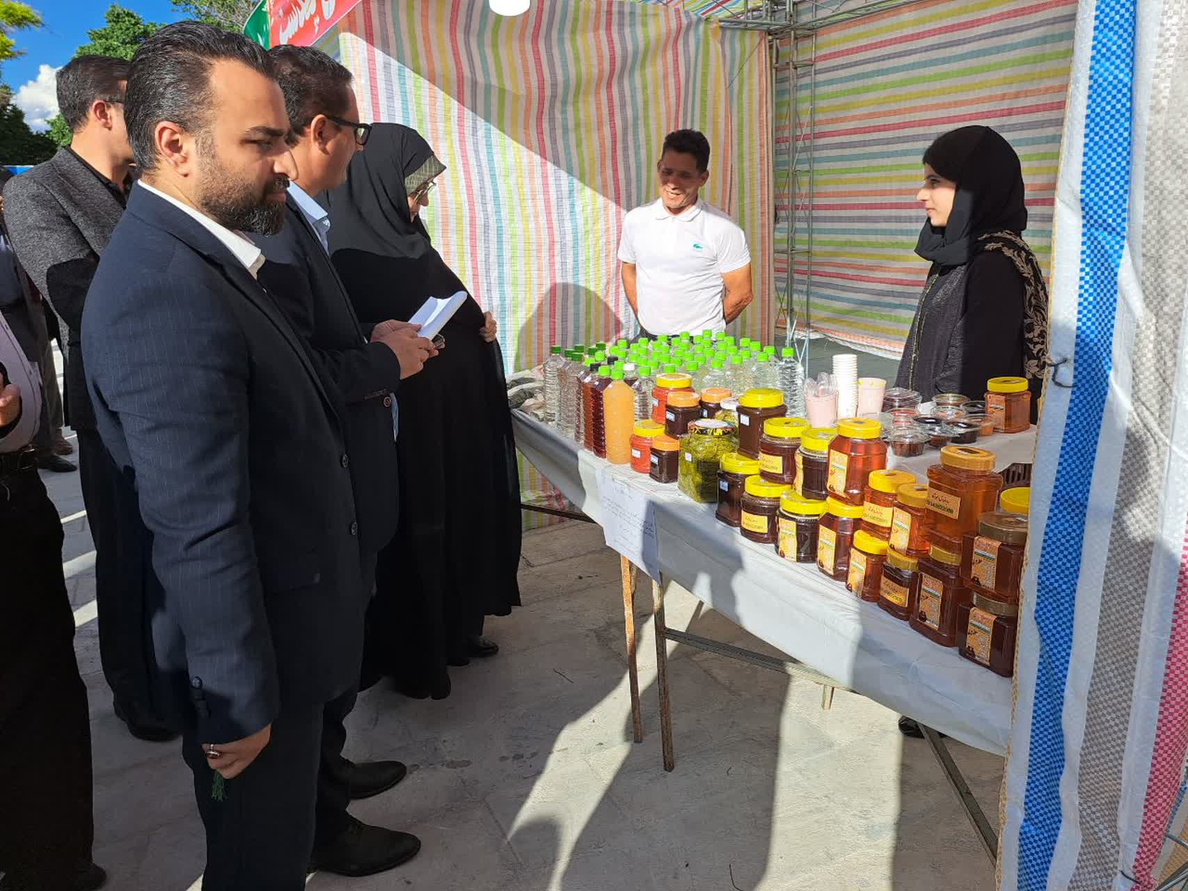 هدف از برگزاری این نمایشگاه ایجاد نشاط اجتماعی و حمایت از فعالان حوزه مشاغل خرد و خانگی است