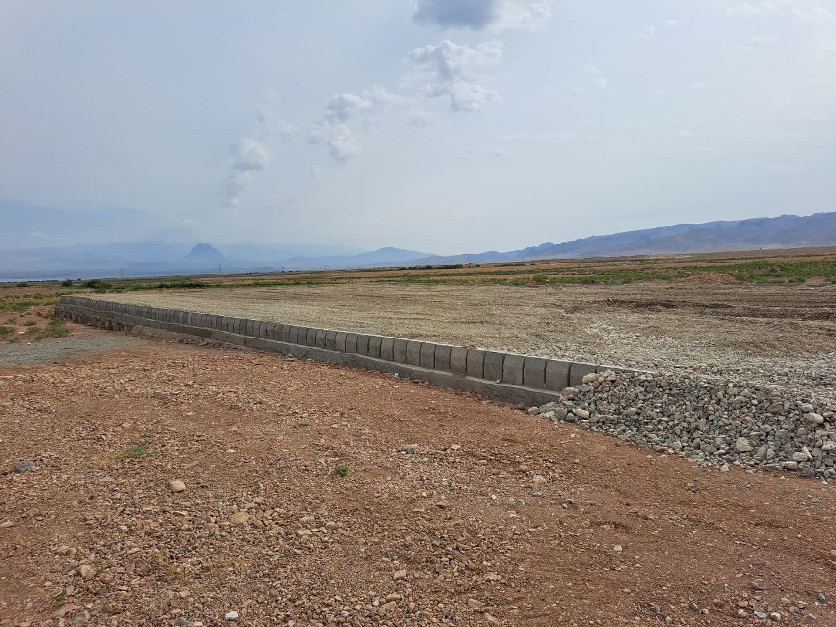 بازدید فرماندار پلدشت از پروژه احداث زمین چمن مصنوعی روستای حسن کندی؛ پیشرفت فیزیکی 60 درصدی پروژه