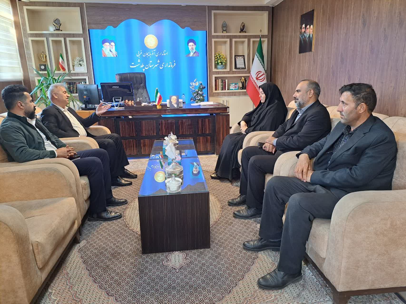 حل مشکل واگذاری اراضی روستای شوطلو به جوانان متقاضی مسکن در دیدار مدیرکل امور عشایر استان با فرماندار پلدشت