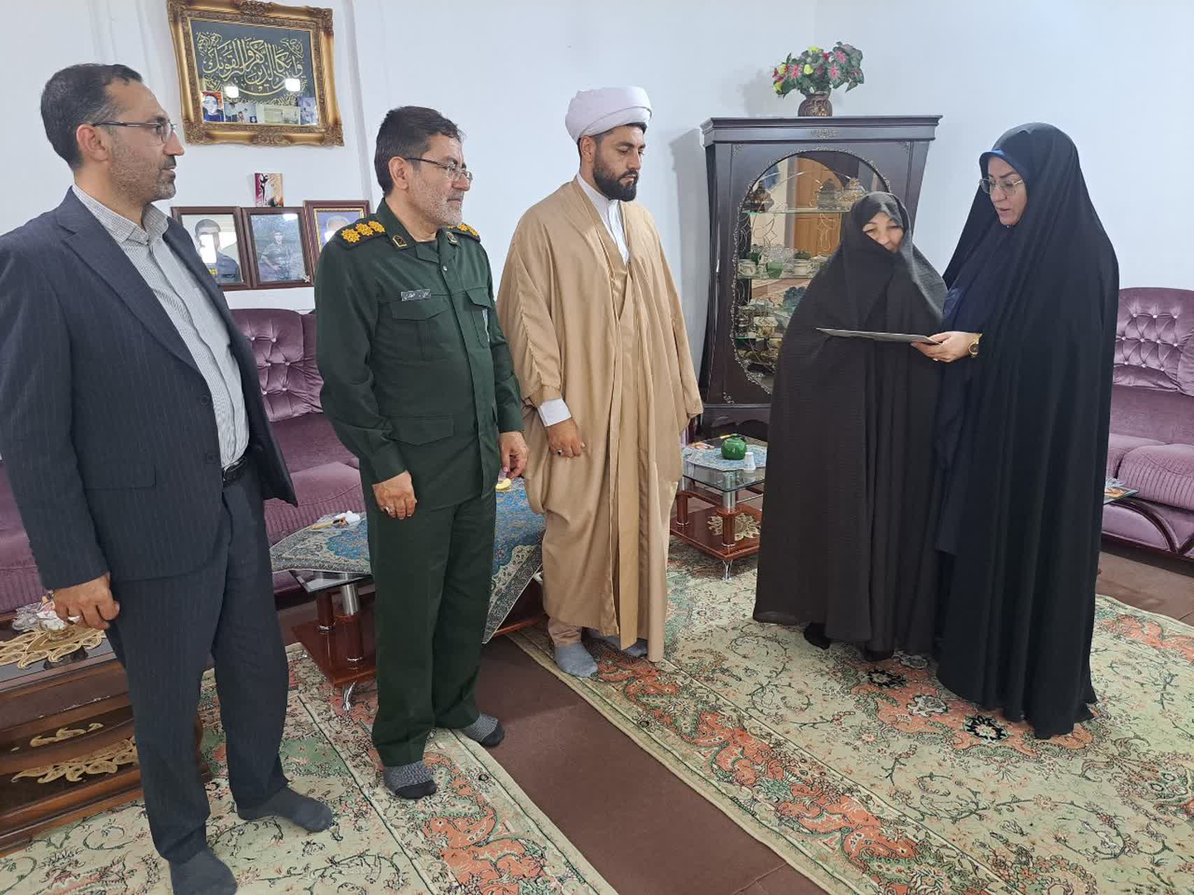 فرماندار پلدشت در دیدار با مادر شهید رامین مسن: شهدا الگوی بی‌بدیل عزت و اقتدار نظام هستند