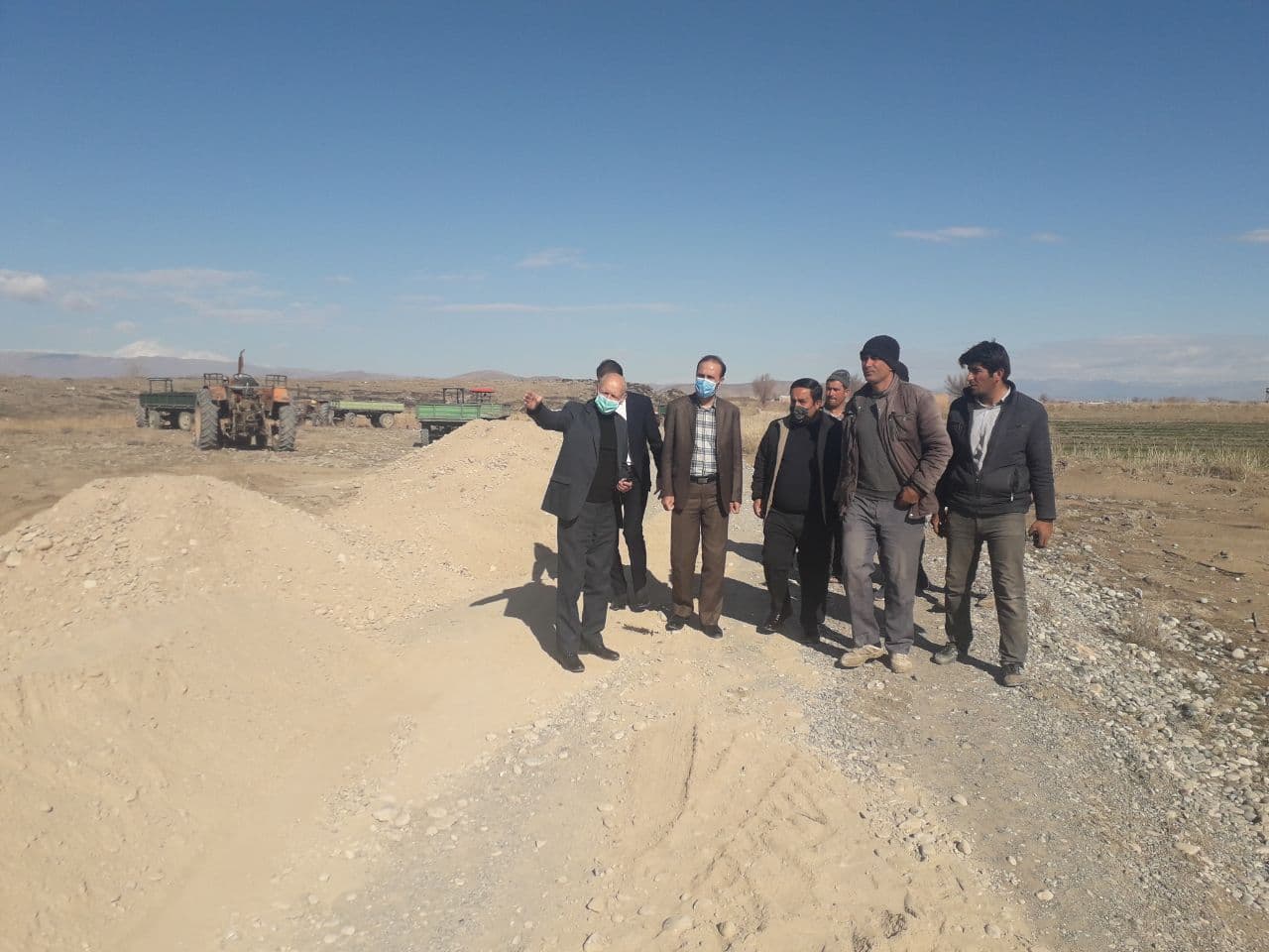 بازدید فرماندار پلدشت از روند اجرای عملیات زیرسازی در محور روستای مرادلوی وسط به فتاح از توابع بخش مرکزی شهرستان