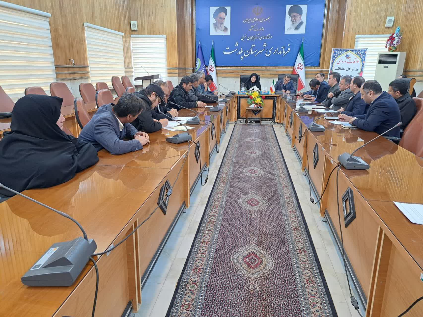 ملاقات مردمی فرماندار پلدشت و مدیرکل حفاظت محیط زیست آذربایجان غربی با مردم شهرستان