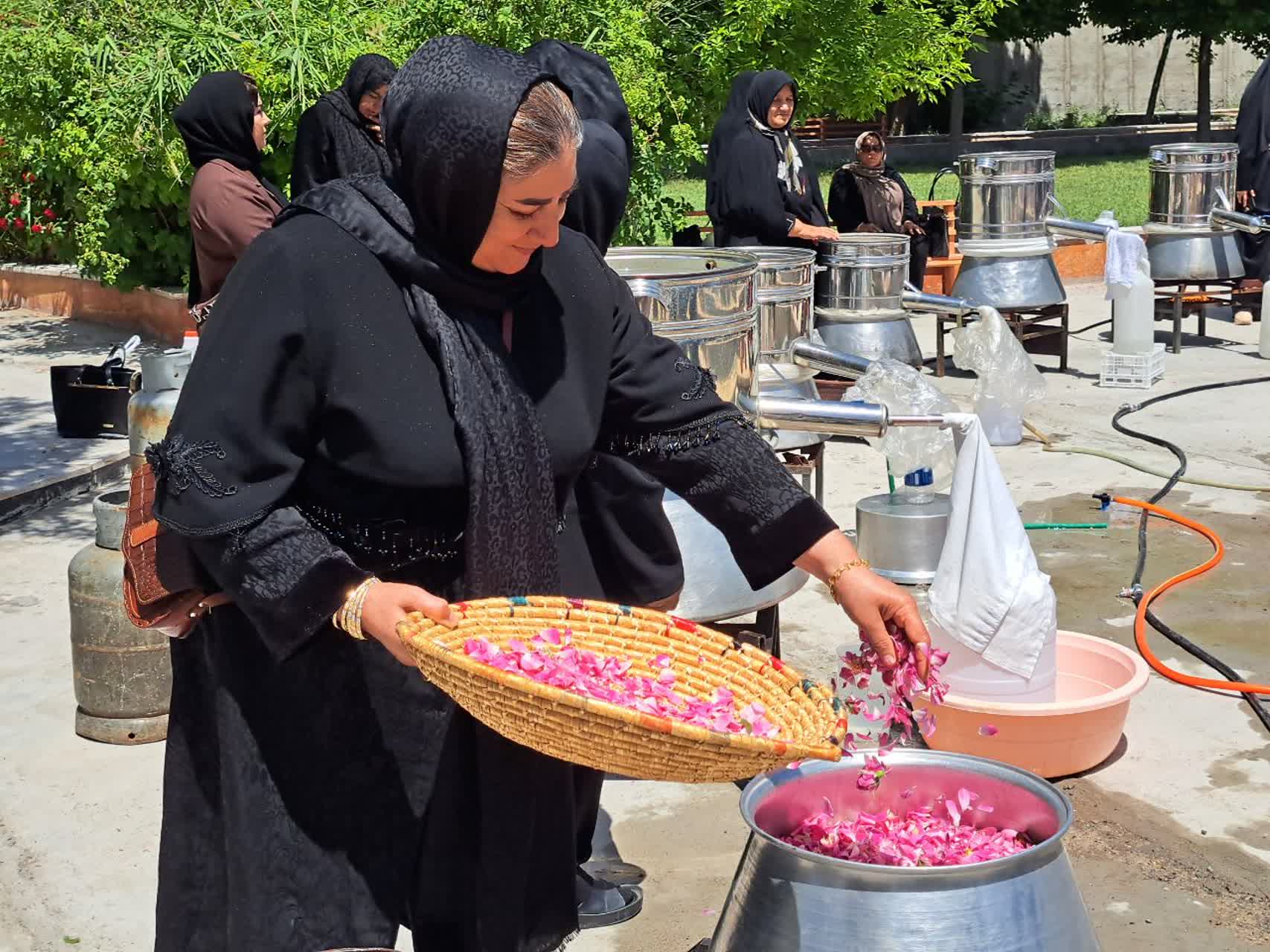 هدف از برگزاری این نمایشگاه ایجاد نشاط اجتماعی و حمایت از فعالان حوزه مشاغل خرد و خانگی است