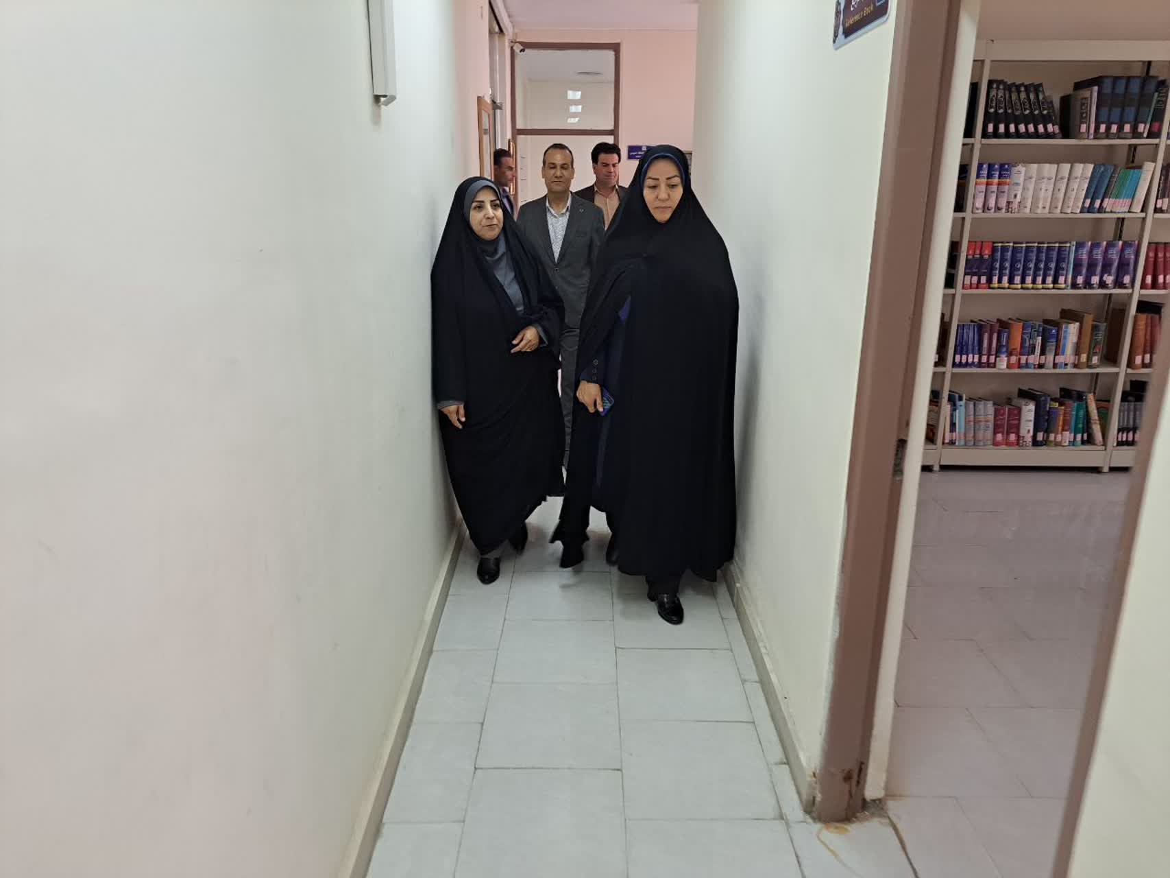کتابخانههای عمومی به عنوان پایگاههای فرهنگی نقش مهمی در ارتقای سطح دانش و آگاهی جامعه دارند
