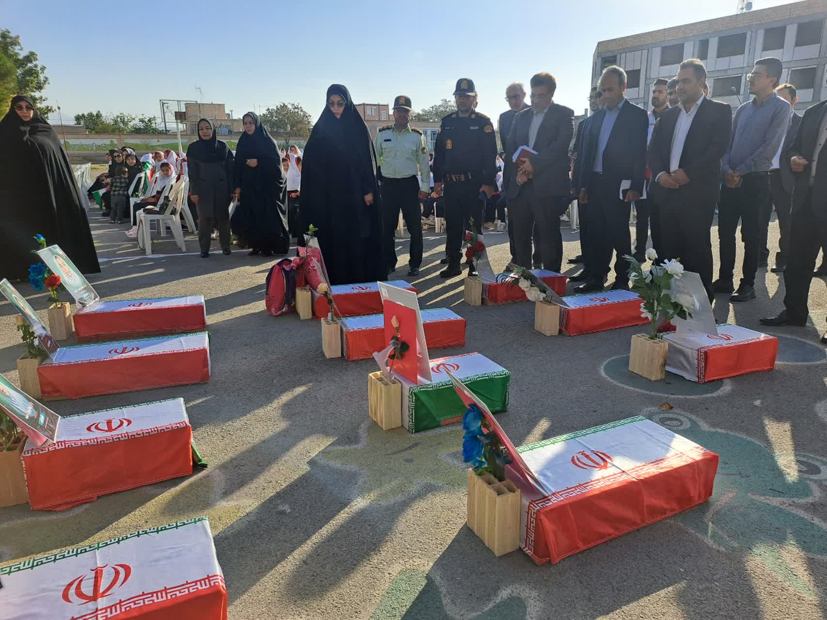 نواختن زنگ مهر و مقاومت در مدارس پلدشت؛ پیوند شکوه دانش و عظمت دفاع مقدس