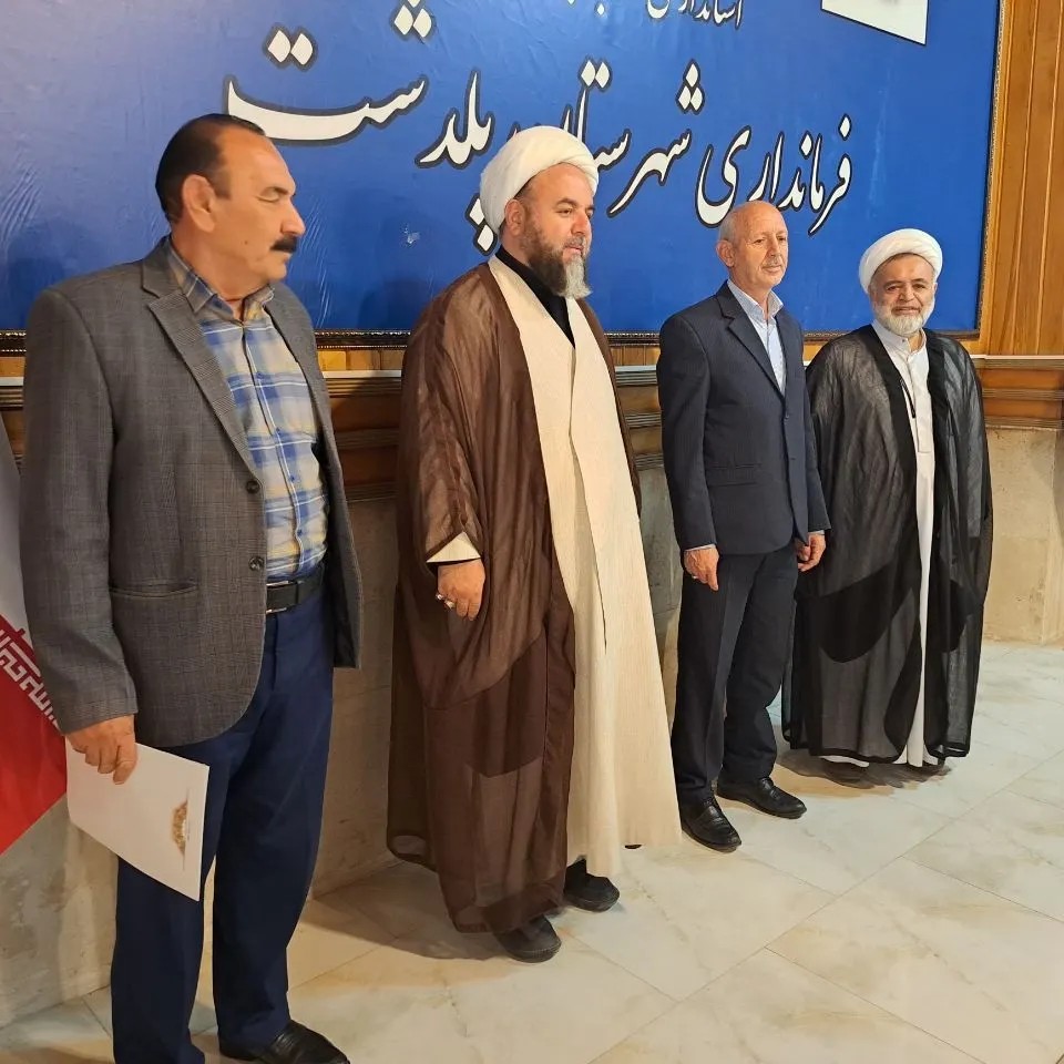 تجلیل از ایثارگران شاغل در فرمانداری و شهرداری های تابعه شهرستان پلدشت