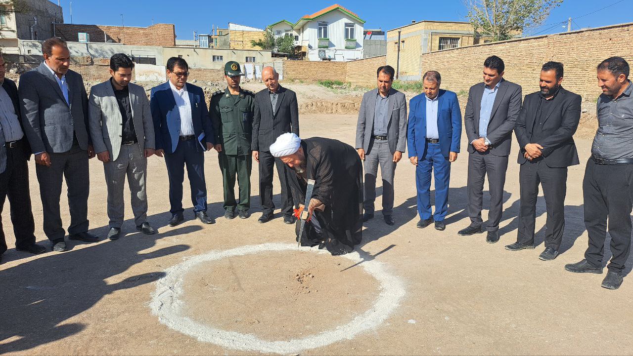 کلنگ زنی احداث آموزشگاه ١٢ کلاسه در شهر پلدشت
