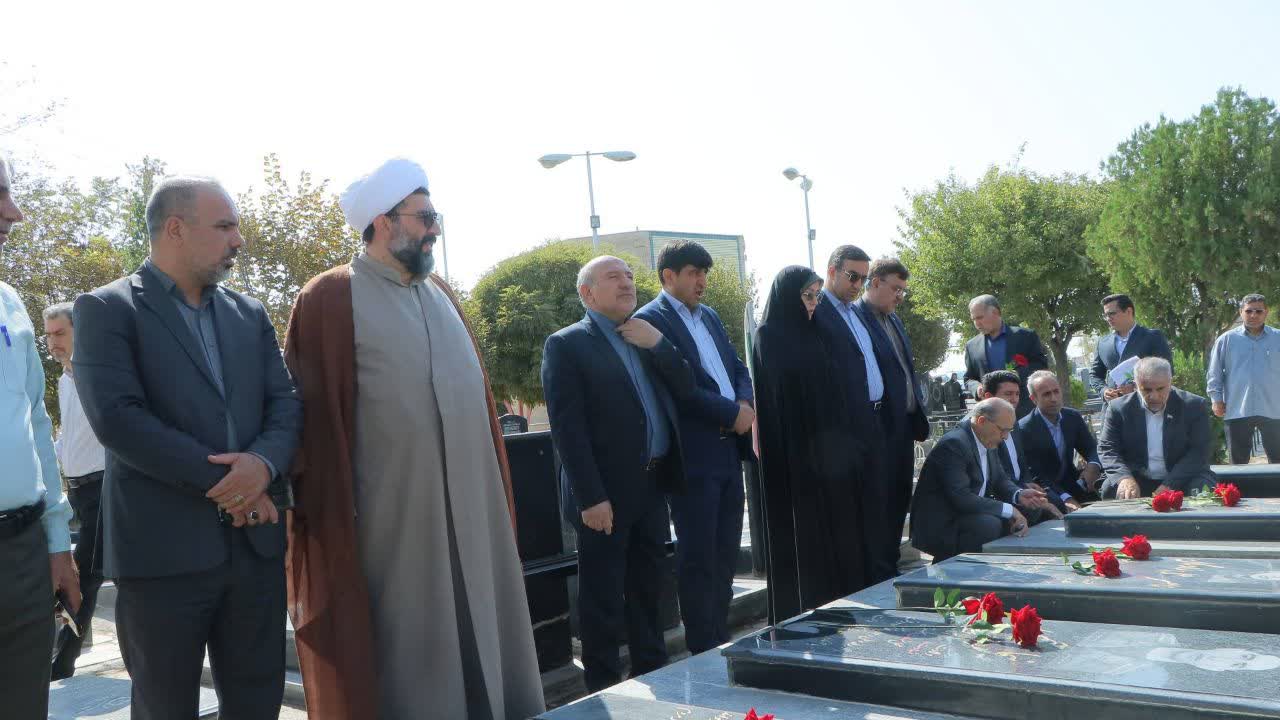 تجدید میثاق معاون وزیر آموزش و پرورش و فرماندار پلدشت با آرمانهای شهدای والامقام