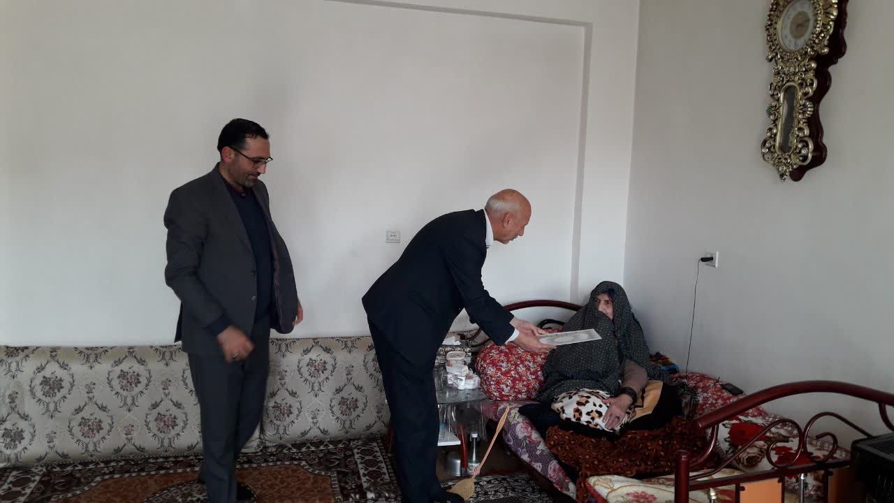 دیدار فرماندار پلدشت با خانواده معظم شهداء