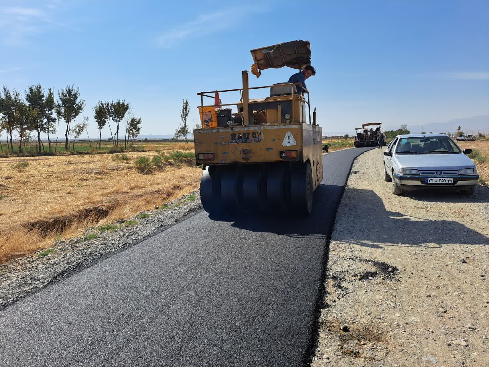 بازدید فرماندار پلدشت از عملیات آسفالتریزی راه روستای ساختمان؛ بهبود دسترسی روستایی با اعتبار 7 میلیارد تومان