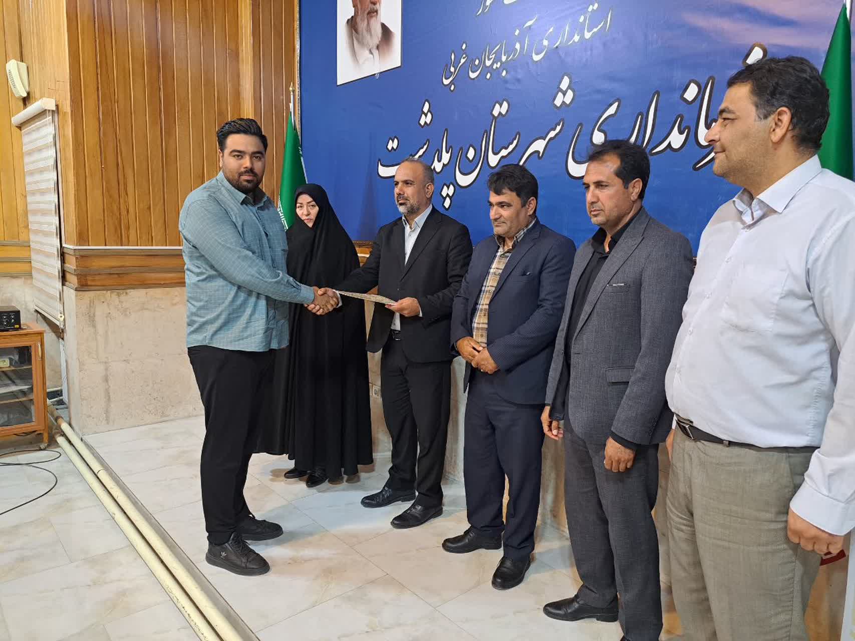 نشست صمیمی فرماندار پلدشت با خبرنگاران و فعالان رسانه ای به مناسبت روز خبرنگار