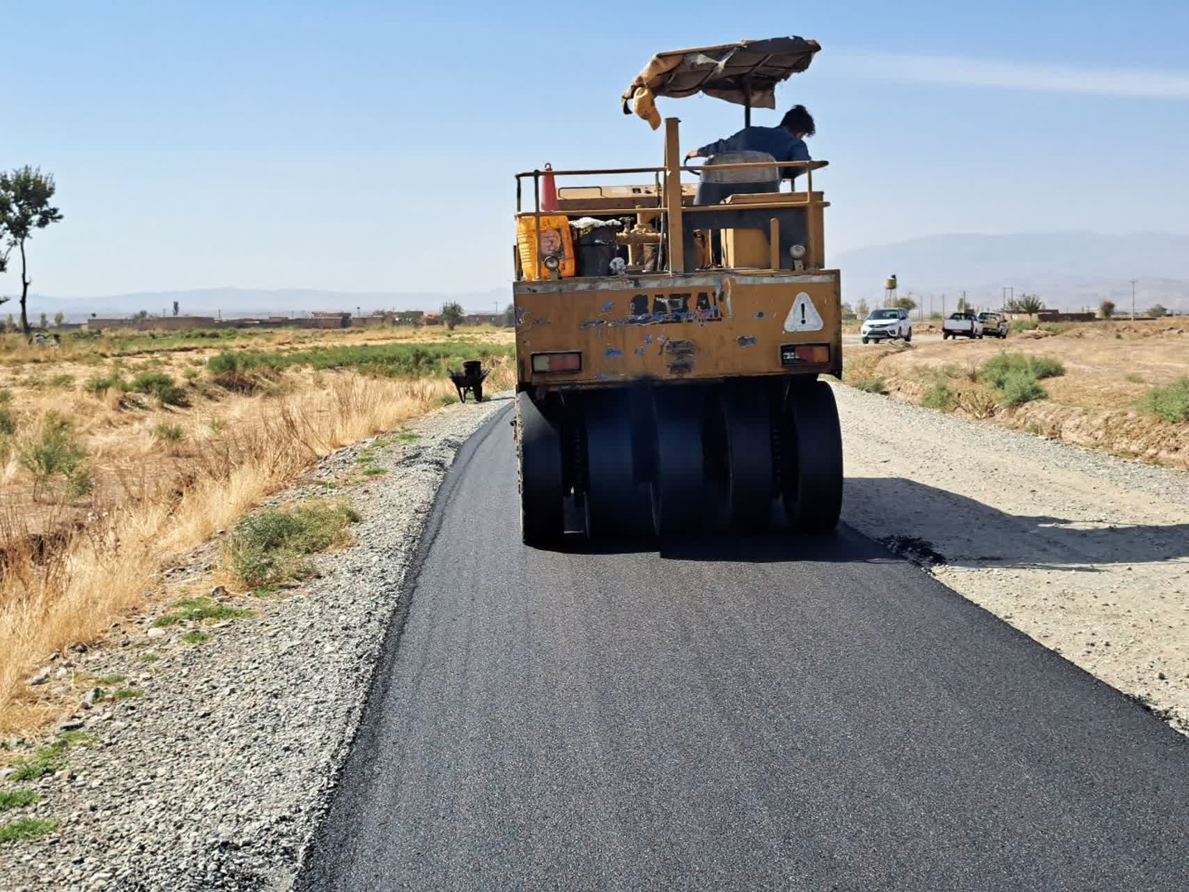 بازدید فرماندار پلدشت از عملیات آسفالتریزی راه روستای ساختمان؛ بهبود دسترسی روستایی با اعتبار 7 میلیارد تومان