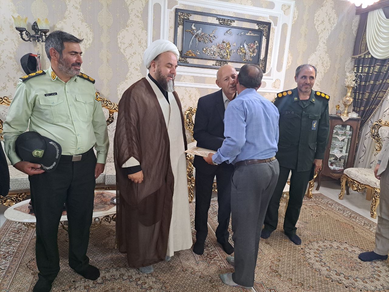 دیدار رئیس واعضای شورای تامین شهرستان پلدشت با آزادگان شهرستان