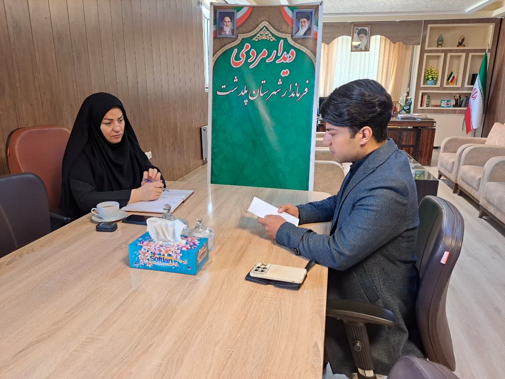 دیدار چهره به چهره رعنا قربانی، فرماندار شهرستان پلدشت با تعدادی از اقشار مختلف مردم