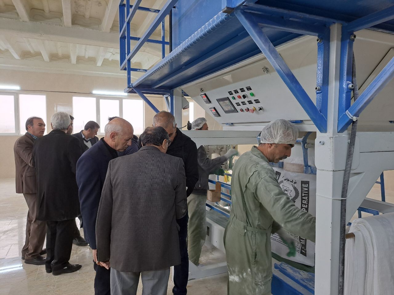 بازدید فرماندار پلدشت از کارخانه آرد سازی تعاونی 13