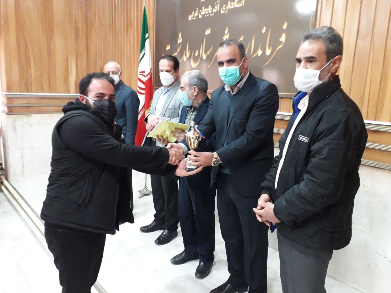از تیمهای برتر جام دهه مبارک فجر یادواره سردار رشید اسلام حاج قاسم سلیمانی شهرستان پلدشت تجلیل به عمل ِآمد؛