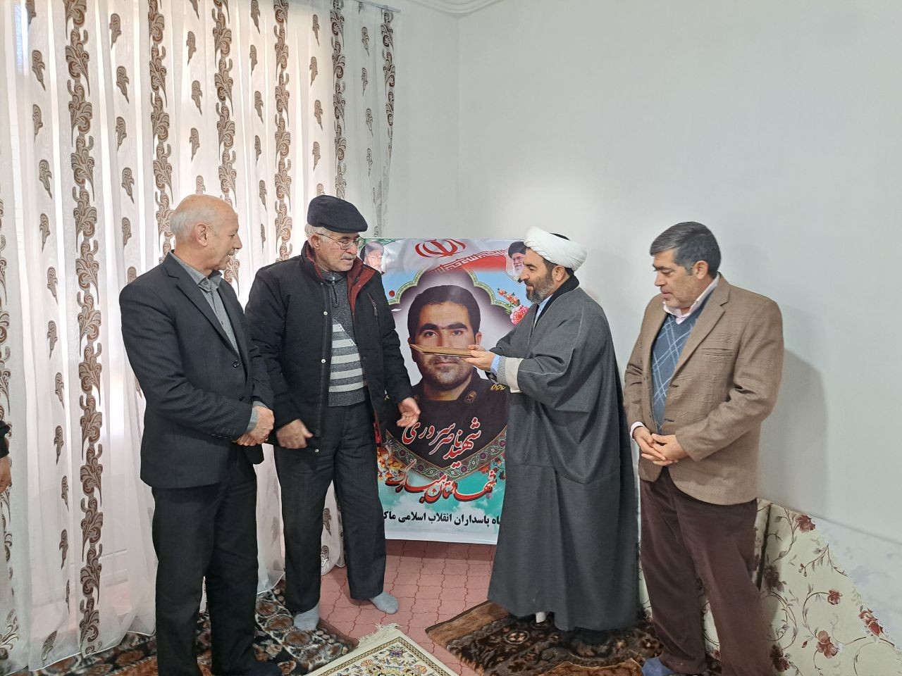 دیدار فرماندار شهرستان پلدشت با پدران شهداء