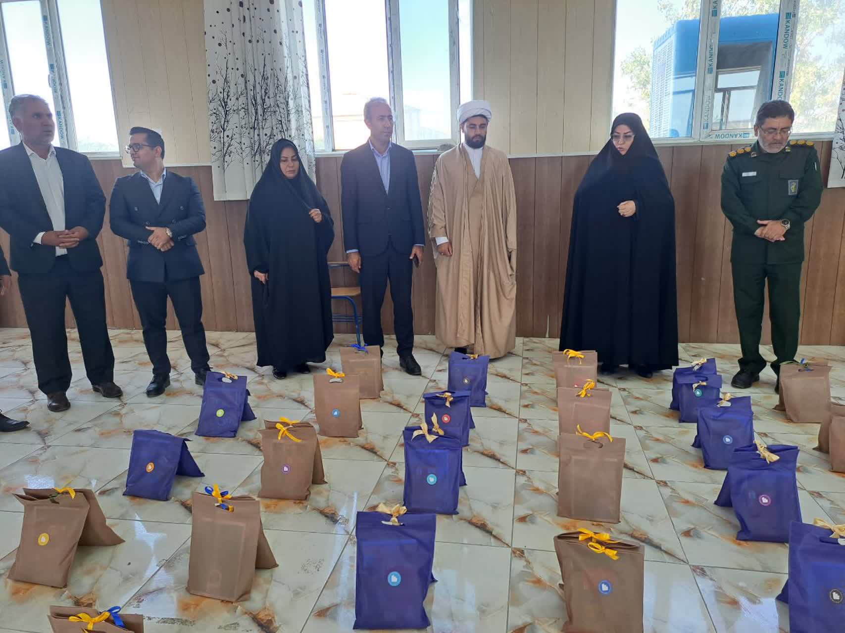 آغاز سال تحصیلی در پلدشت با عطر همدلی؛ 400 بسته آموزشی میان دانش‌آموزان نیازمند توزیع شد