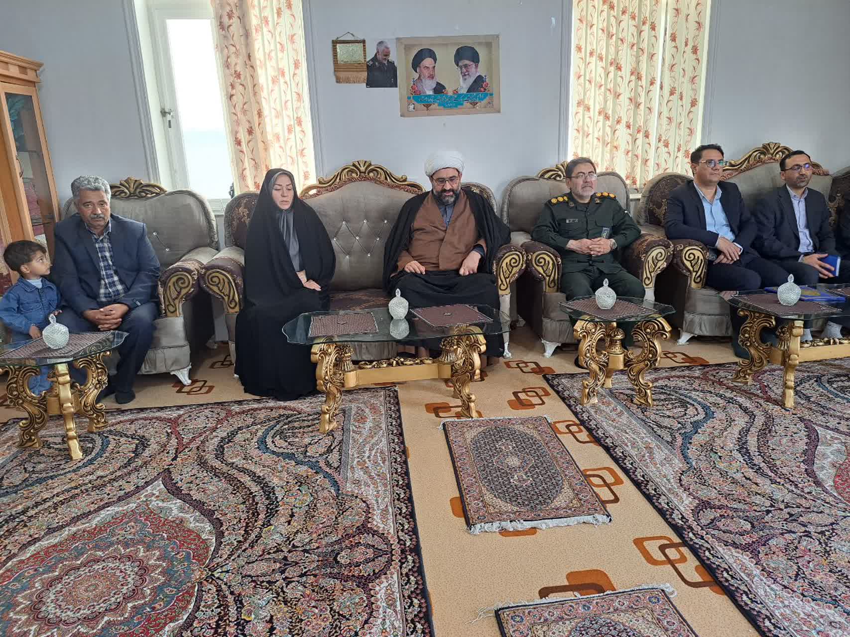 دیدار و دلجویی فرماندار شهرستان پلدشت از خانواده شهید والامقام فردین قوردوئی میلان