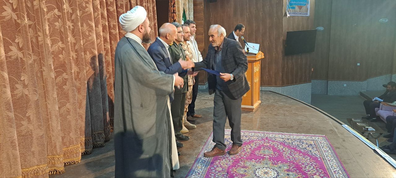 دستگاه های اجرایی همکاری های لازم با شوراهای اسلامی شهر و روستا جهت سرعیت بخشیدن به روند توسعه شهرستان انجام دهند