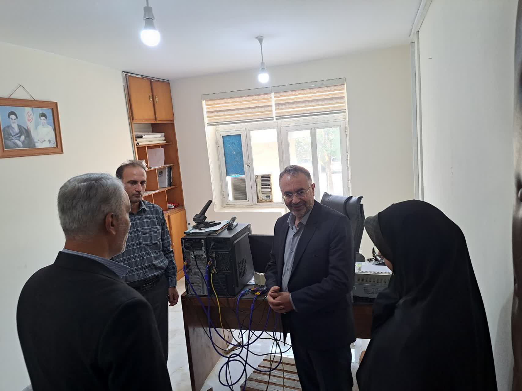بازدید معاون سیاسی و اجتماعی استاندار آذربایجان‌غربی از واحدهای فرمانداری پلدشت / تأکید بر تکریم ارباب‌رجوع و تقویت روحیه خدمت‌رسانی