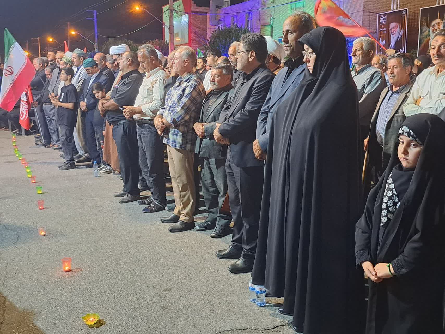 مراسم شام غریبان رهبر شهید انقلاب در پلدشت برگزار شد / تجلیل از دانشآموزان هنرمند و توزیع غذای گرم