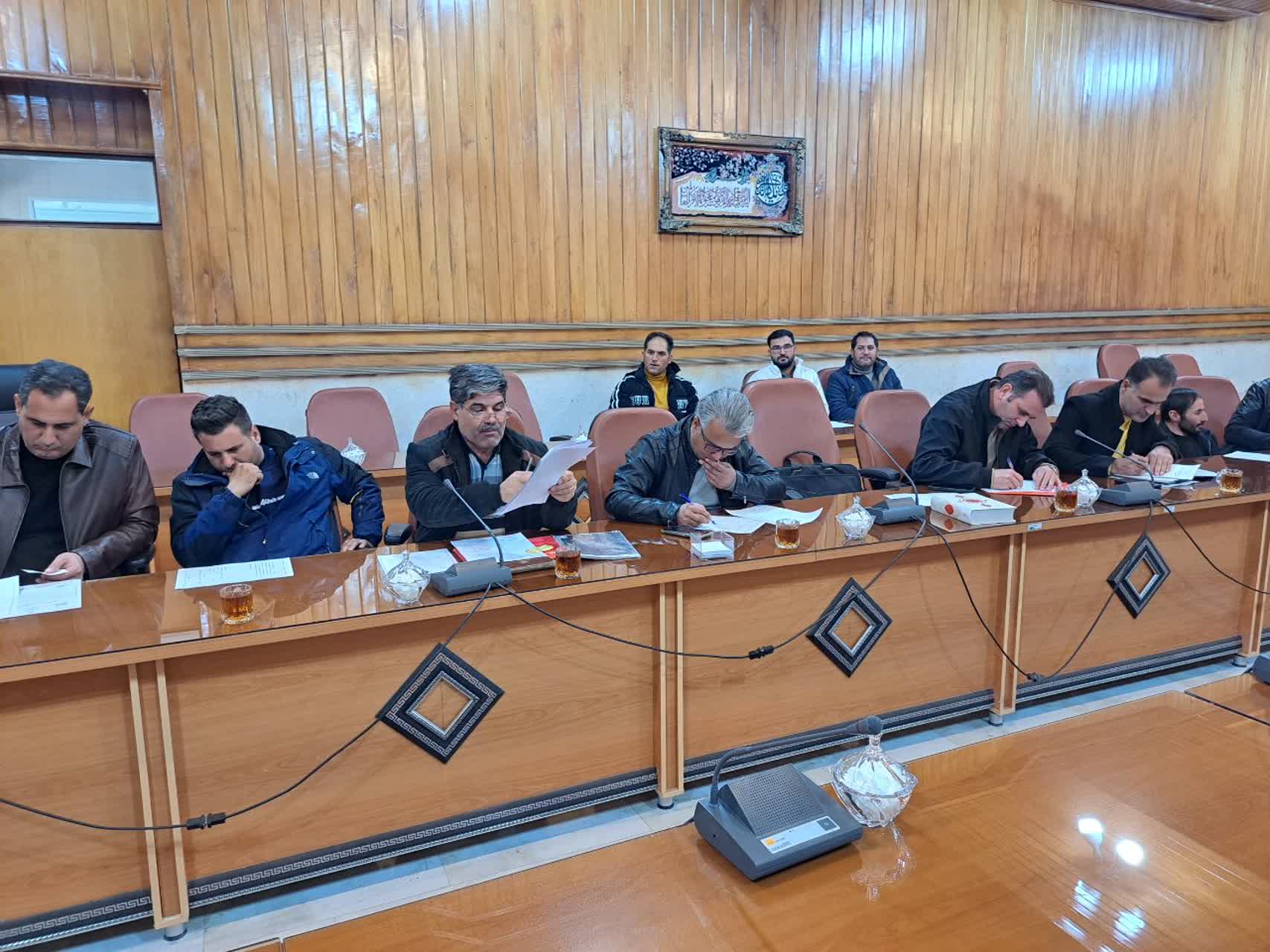 برگزاری میز خدمت با حضور فرماندارشهرستان و مدیر کل بنیاد مسکن انقلاب اسلامی استان آذربایجان غربی