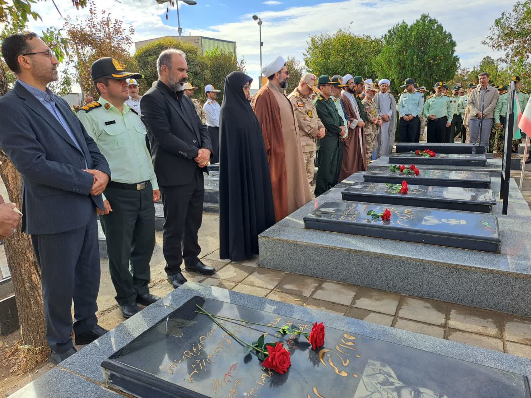 آیین غبارروبی و گلباران مزار شهدای شهرستان پلدشت برگزار شد