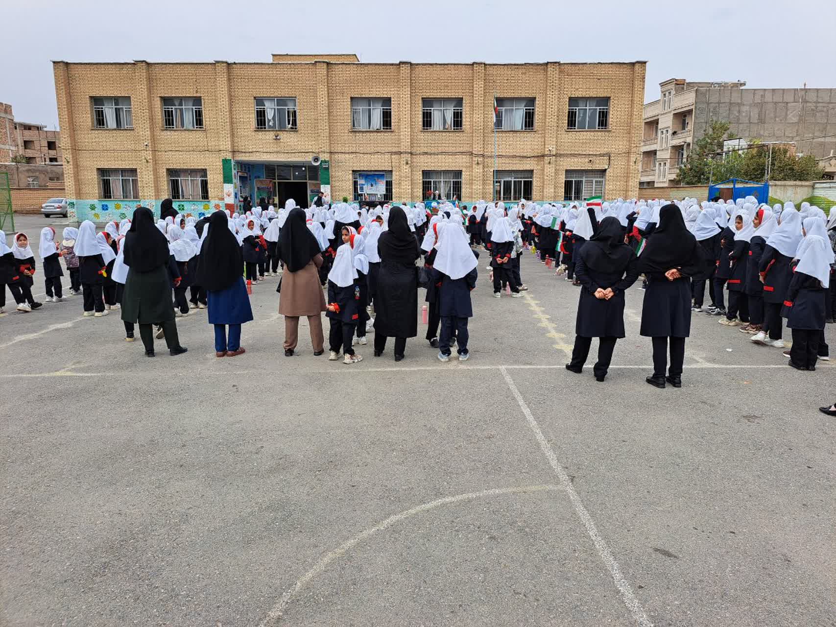آیین شهرستانی جشن عاطفهها در دبستان حضرت رقیه(س) پلدشت برگزار شد