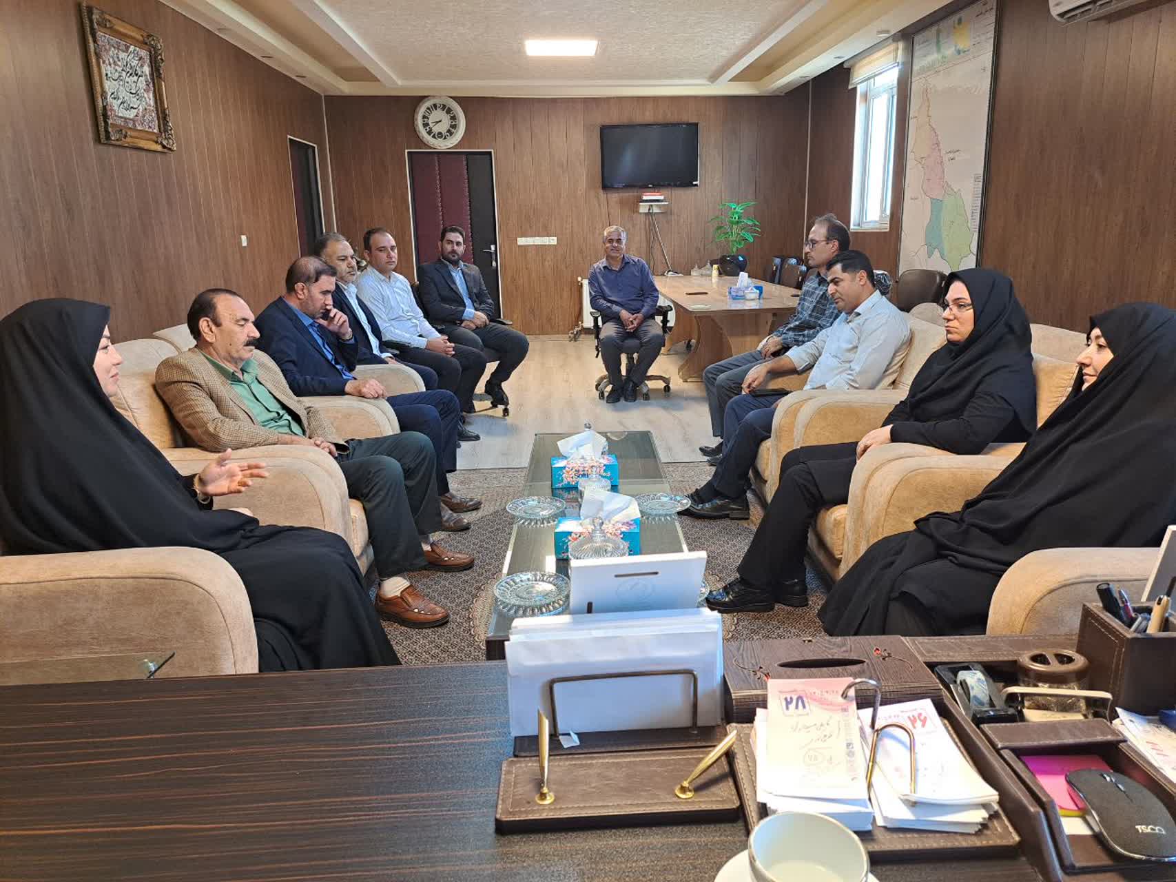 دیدار کارکنان فرمانداری پلدشت با فرماندار شهرستان