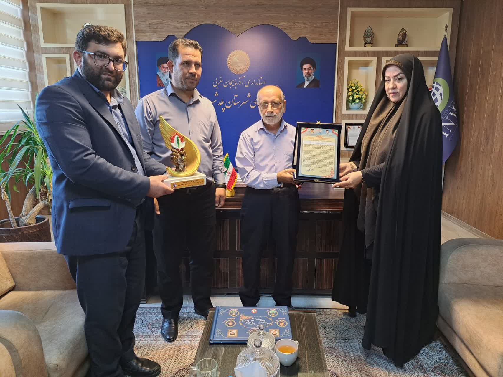 تجلیل از فرماندار پلدشت بهعنوان رئیس کنگره شهدای شهرستان