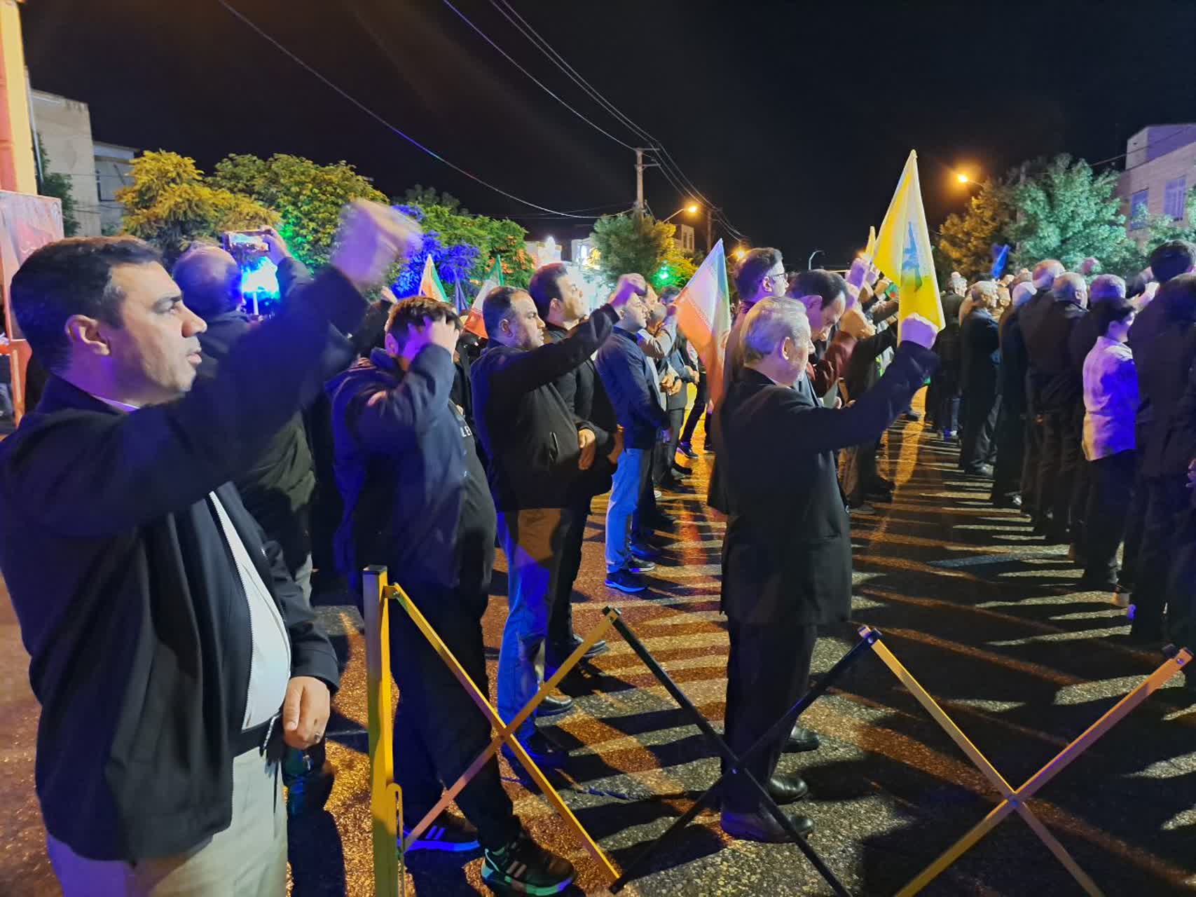 تداوم حضور حماسی و دشمن‌ستیز مردم پلدشت در تجمع شبانه