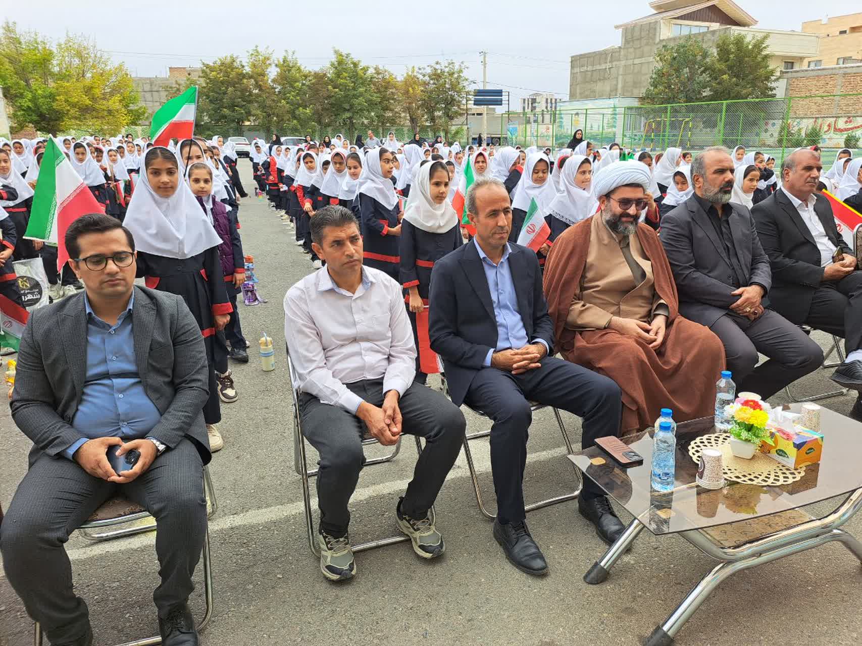 آیین شهرستانی جشن عاطفهها در دبستان حضرت رقیه(س) پلدشت برگزار شد