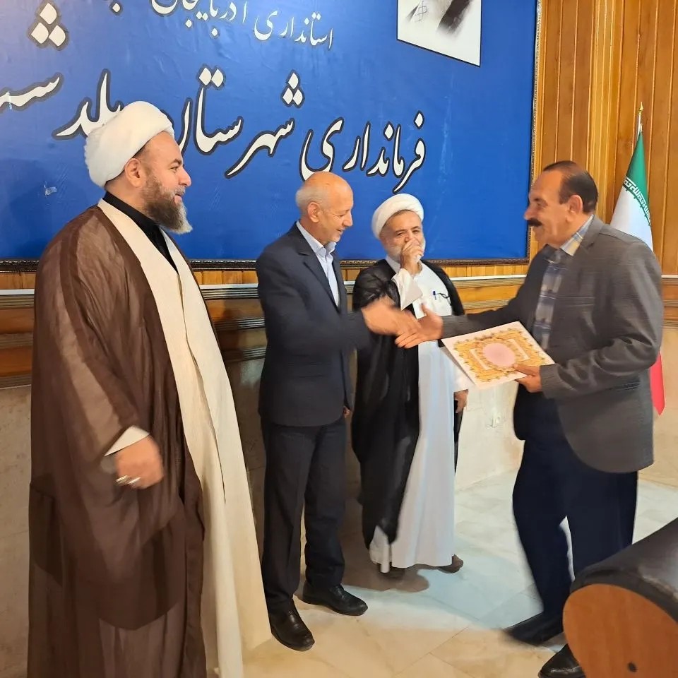 تجلیل از ایثارگران شاغل در فرمانداری و شهرداری های تابعه شهرستان پلدشت