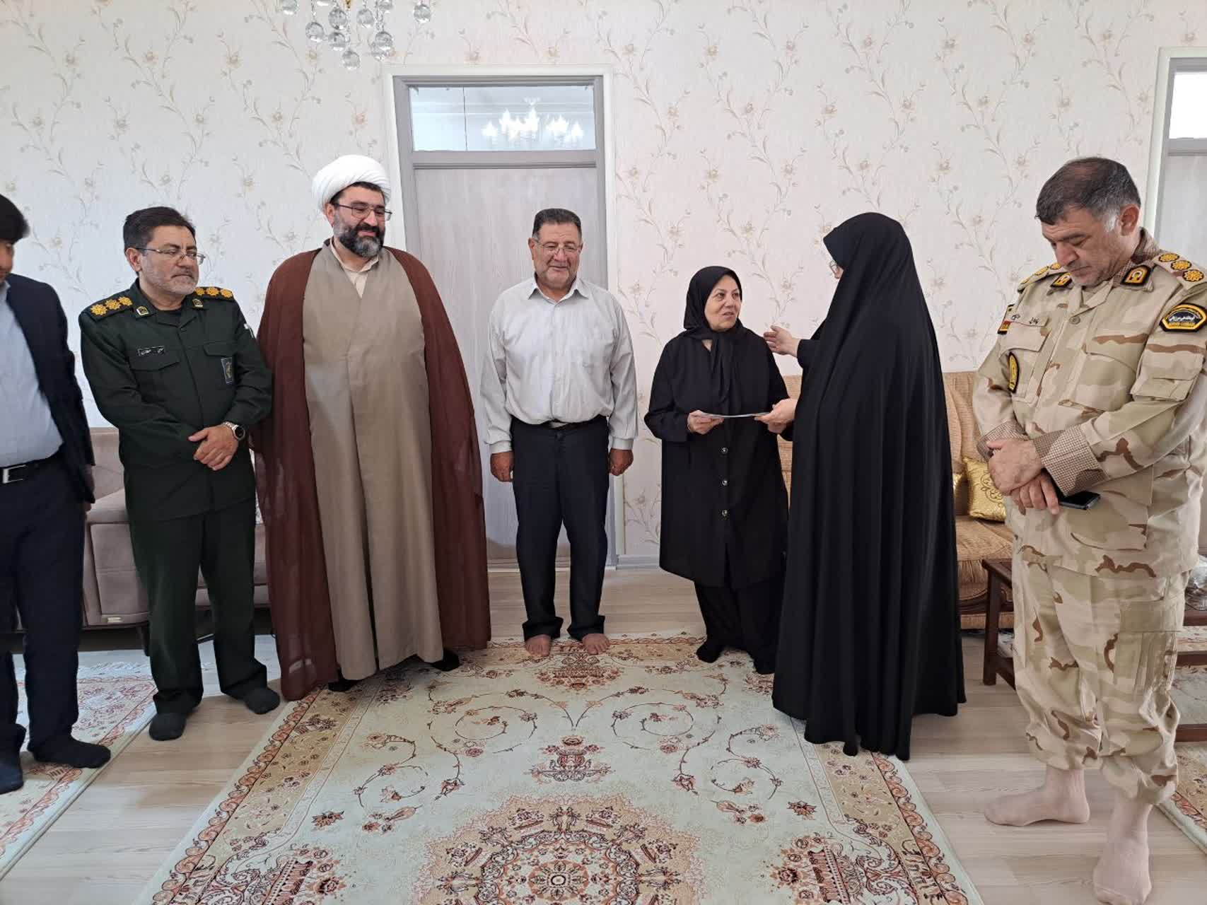 دیدار فرماندار پلدشت با خانواده معظم شهید والامقام ابراهیم جبرئیلی