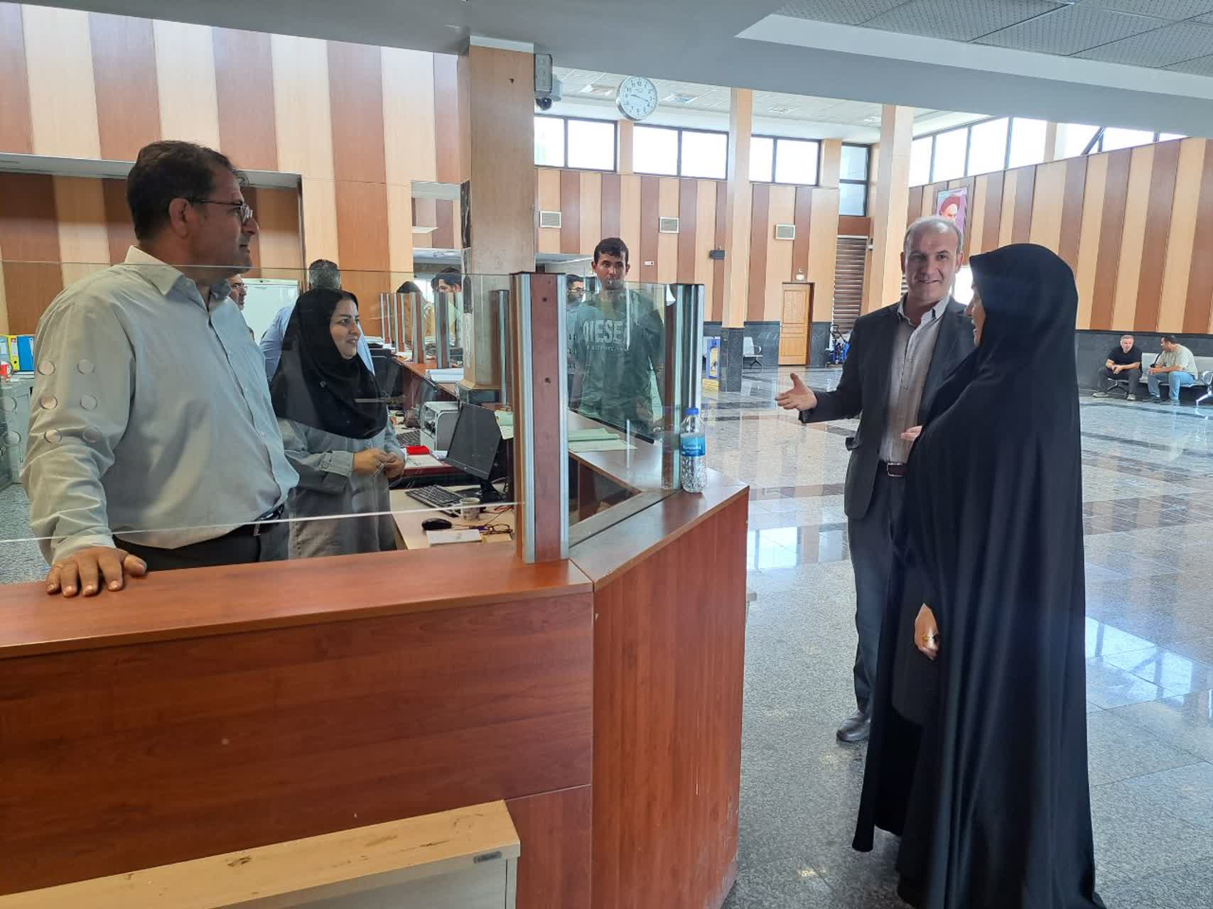 بازدید سرزده فرماندار پلدشت از دستگاه‌های اجرایی شهرستان / تأکید بر تکریم ارباب‌رجوع و ارتقای کیفیت خدمات‌رسانی