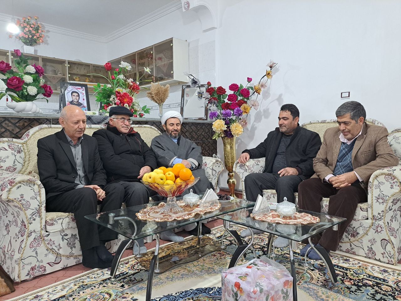 دیدار فرماندار شهرستان پلدشت با پدران شهداء