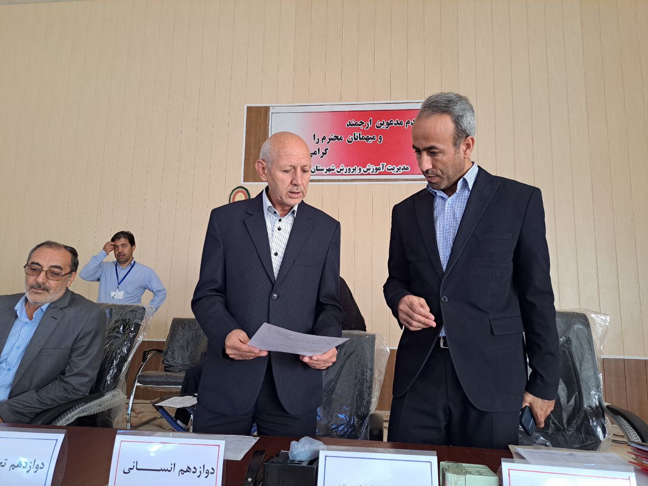 بازدید فرماندار شهرستان از حوزه امتحانات نهایی پایه داوزدهم پلدشت