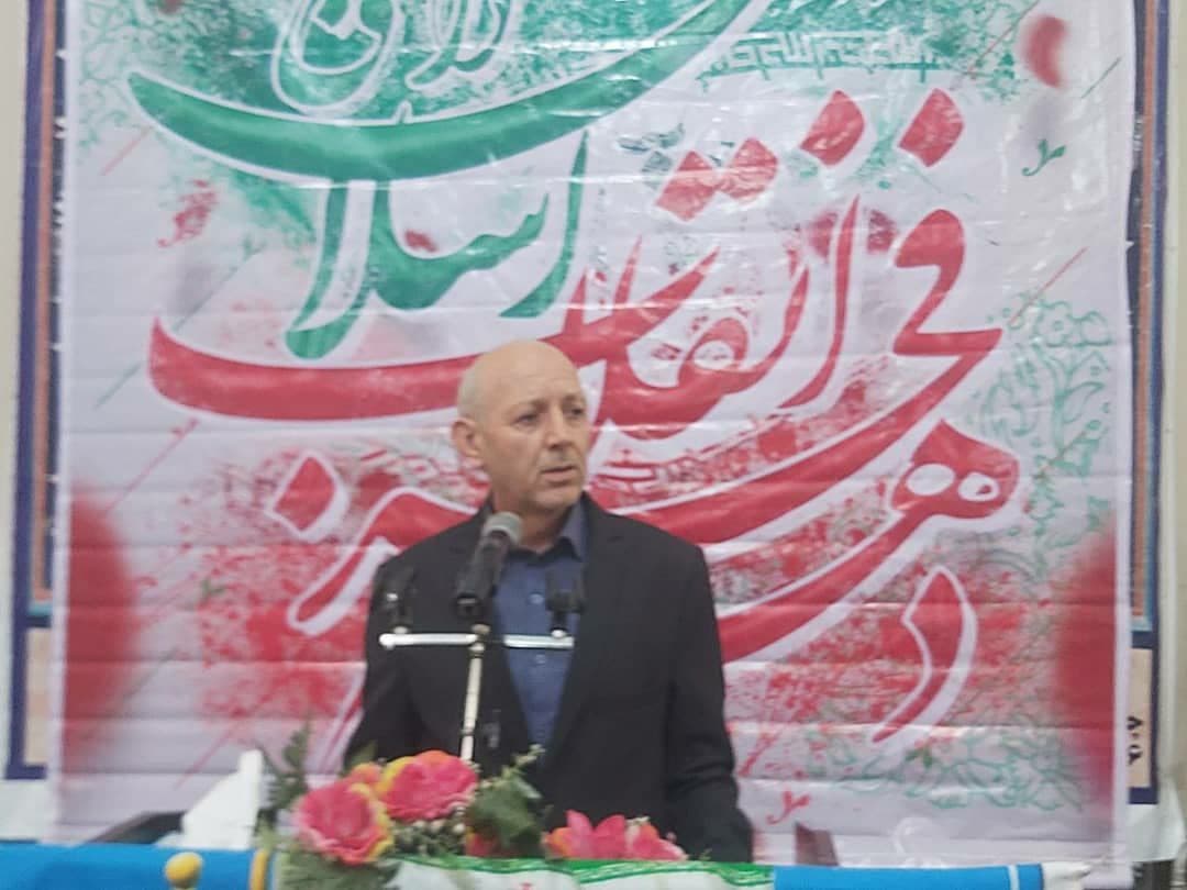 دستگاه های متولی شهرستان مردم را به تزریق دز دوم و سوم واکسن کرونا و همچنین رعایت شیوه نامه های بهداشتی ابلاغی ستاد ملی کرونا و زدن ماسک در اماکن عمومی تشویق نمایند