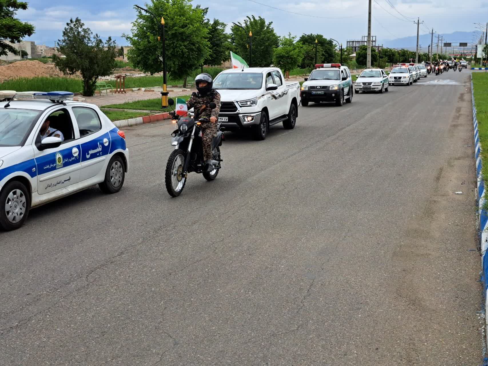 برگزاری مراسم رژه خودرویی به مناسبت سالروز فتح خرمشهر در شهرستان پلدشت
