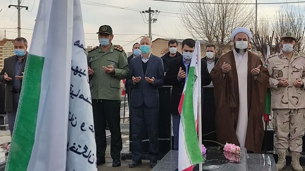 غبارروبی و گل افشانی گلزار شهدای پلدشت( میهمانی لاله ها)